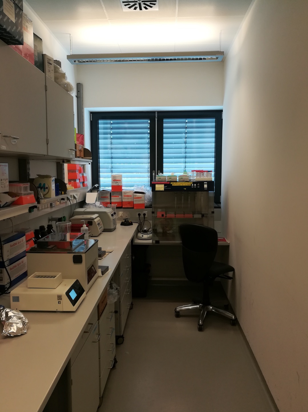 TA 2.19: DNA extraction laboratory at the Center for Microbial Life Detection at the Medical University Graz.