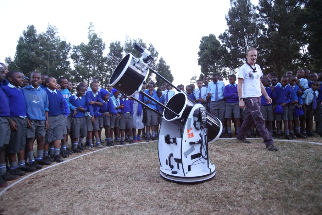 Daniel Chu Owen leading a school session. Credit: The Travelling Telescope