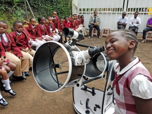 The Travelling Telescope school visit. Credit: The Travelling Telescope