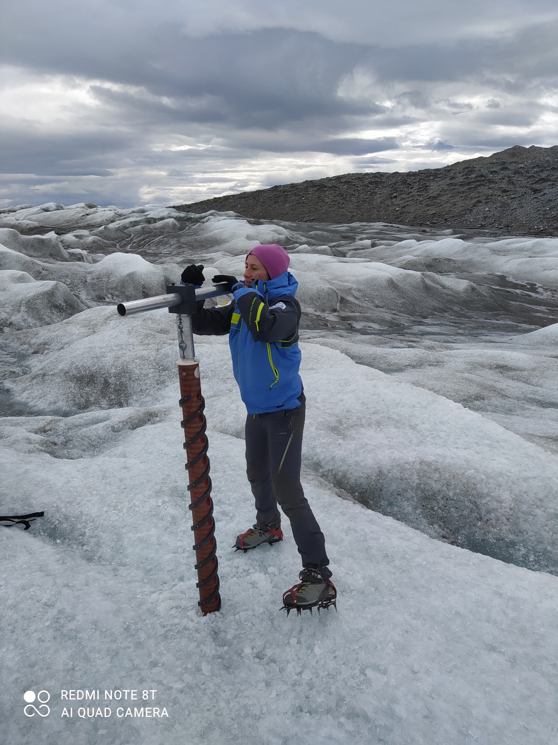 Laura Sánchez-García of the Centro de Astrobiología (INTA-CSIC) starts ice drilling at the Kangerlussuaq Planetary Analogue Field Site in Greenland during a Transnational Access visit in July 2021.