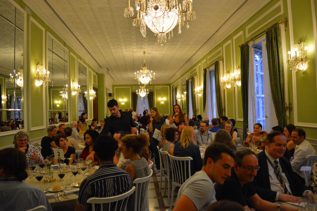 The conference dinner was held in the palace of Carmen de los Mártires.
