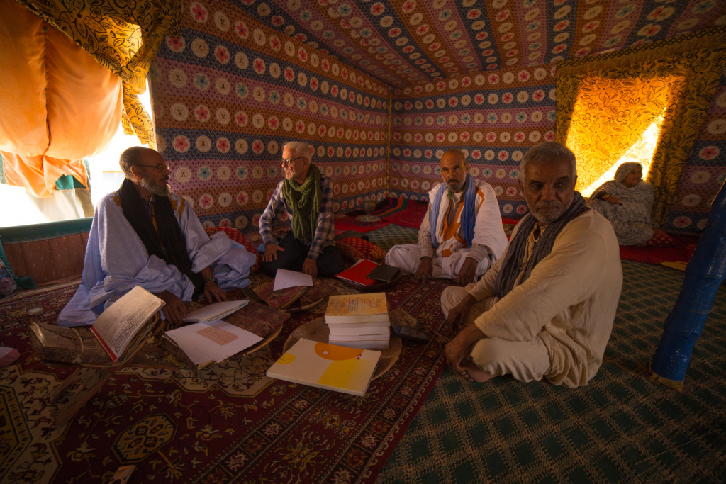Descendants of the Sahrawi philosopher and poet Chej Mohammed el Mami during the Ethnoastronomy interviews at the Sahrawi refugee camps in 2019. 