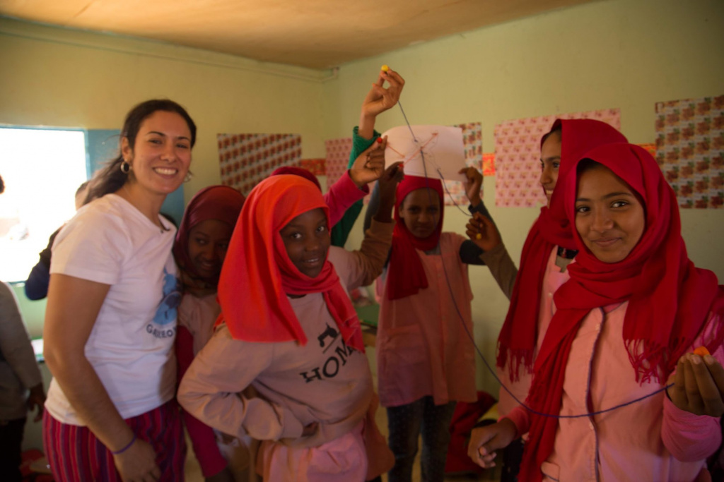Sahrawi girls showing the 3D Constellation model they made during the Amanar activities at the Sahrawi refugee camps in 2019.