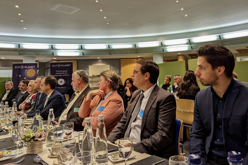 Dinner Debate 'Promoting the importance of space policies and a European Space Strategy'. 